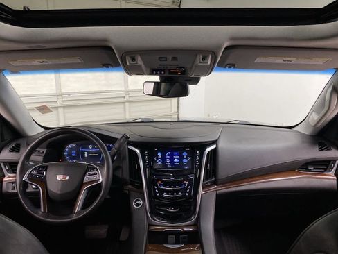 Used 2019 Cadillac Escalade Luxury image 13