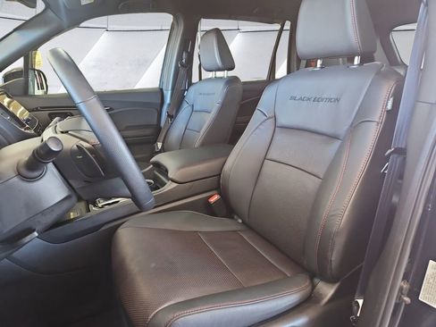 Used 2024 Honda Passport Black Edition image 8