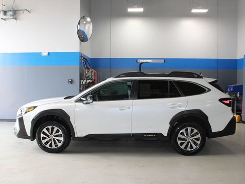 Used 2025 Subaru Outback Premium AWD/4WD image 9