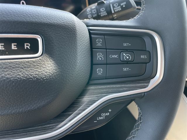 Used 2024 Jeep Wagoneer Series II AWD/4WD image 46