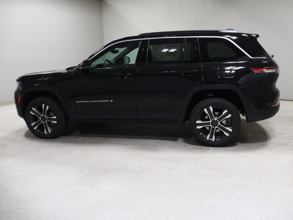 New 2027 Jeep Grand Cherokee Limited AWD/4WD image 4