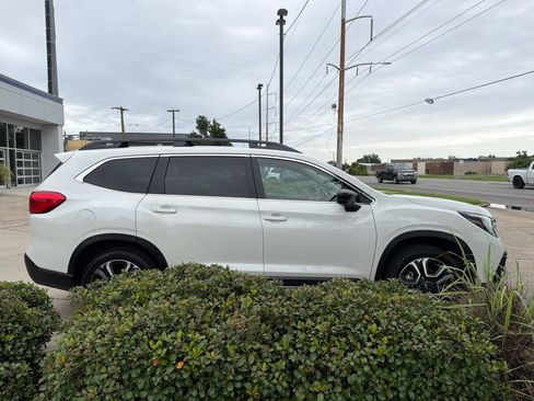 Used 2025 Subaru Ascent Limited AWD/4WD image 9