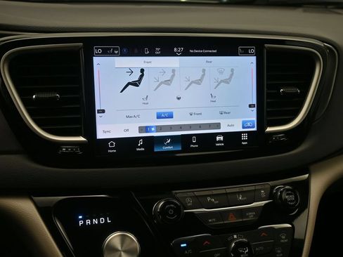 Used 2023 Chrysler Pacifica Touring-L FWD image 14