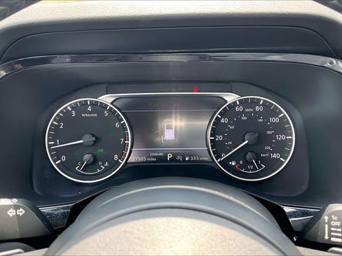 Used 2025 Nissan Pathfinder SV FWD image 24