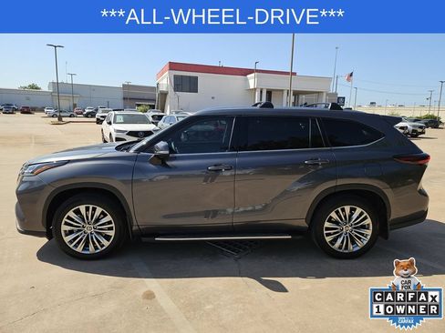 Used 2024 Toyota Highlander Platinum AWD/4WD image 4