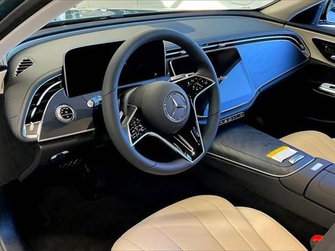 New 2026 Mercedes-Benz E 450 4MATIC Sedan image 4