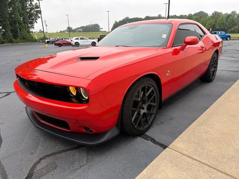 Used 2017 Dodge Challenger R/T Scat Pack RWD image 4