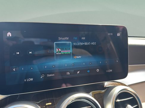Used 2022 Mercedes-Benz GLC 300 w/ Premium Package Lite image 19