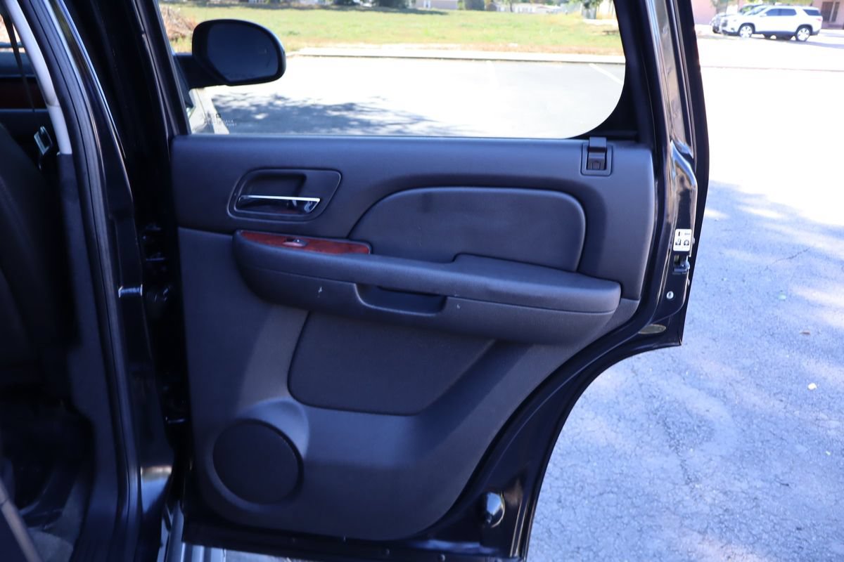 Used 2011 GMC Yukon SLT w/ SLT-2 Equipment Package AWD/4WD image 25