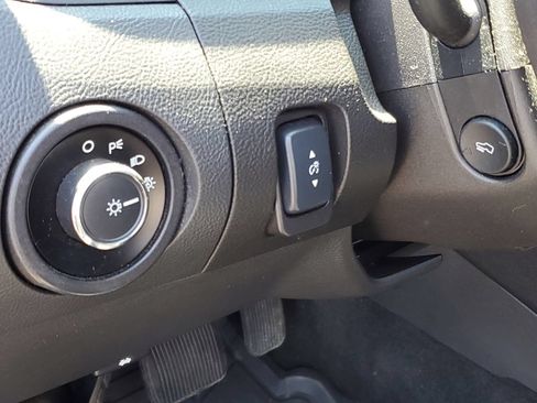 Used 2016 Ford Taurus SEL w/ Equipment Group 201A FWD image 9
