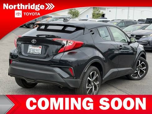 Used 2019 Toyota C-HR XLE FWD image 4