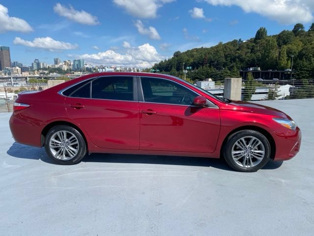 Used 2017 Toyota Camry SE FWD image 2