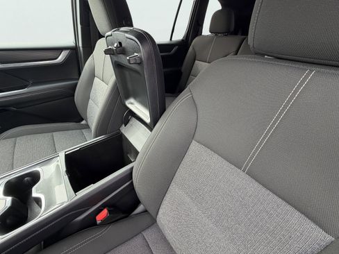 Used 2025 GMC Acadia Elevation image 32