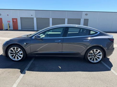 Used 2018 Tesla Model 3 Long Range image 3