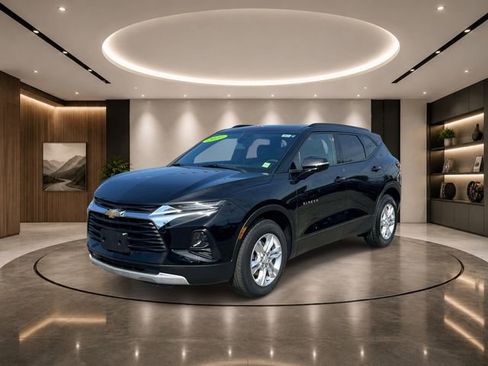 Used 2021 Chevrolet Blazer LT AWD/4WD image 2