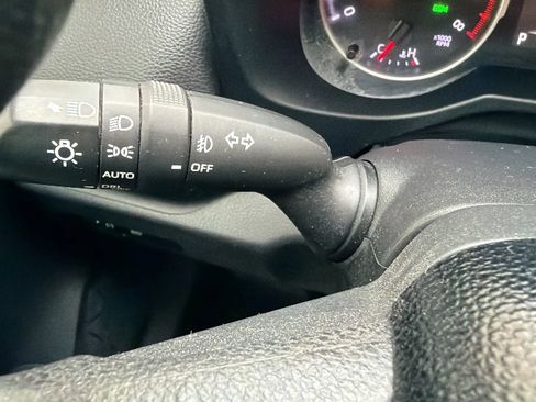 Used 2021 Toyota RAV4 XLE FWD image 14