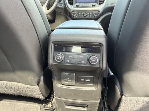 Used 2021 GMC Acadia SLT w/ Technology Package FWD image 26