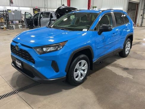 Used 2019 Toyota RAV4 LE image 4