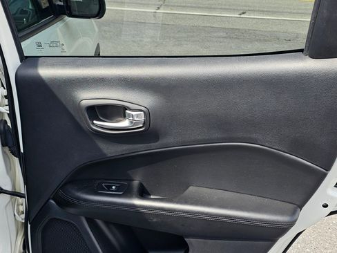 Used 2020 Jeep Compass Latitude image 10