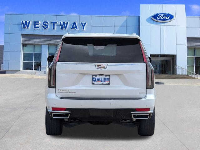Used 2023 Cadillac Escalade Premium Luxury AWD/4WD image 4