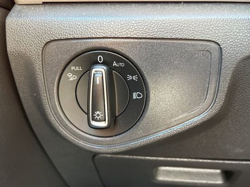 Certified 2022 Volkswagen Atlas Cross Sport SE image 23