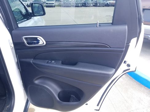 Used 2022 Jeep Grand Cherokee Laredo E image 14