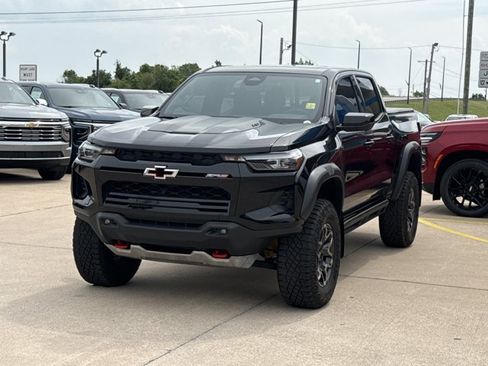 Used 2023 Chevrolet Colorado ZR2 w/ ZR2 Convenience Package III AWD/4WD image 12