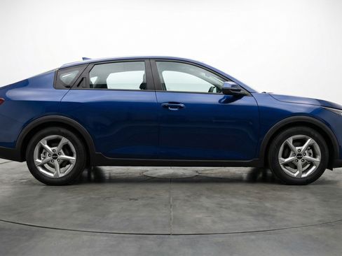 Used 2025 Kia K4 LXS FWD image 11