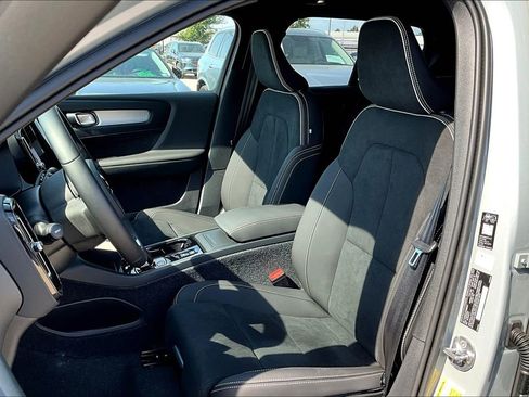 New 2026 Volvo XC40 B4 Plus w/ Protection Package Premier image 23