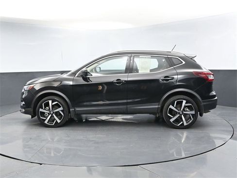 Used 2022 Nissan Rogue Sport SL w/ Premium Package image 3