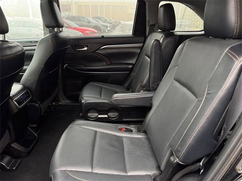 Used 2019 Toyota Highlander Limited image 5