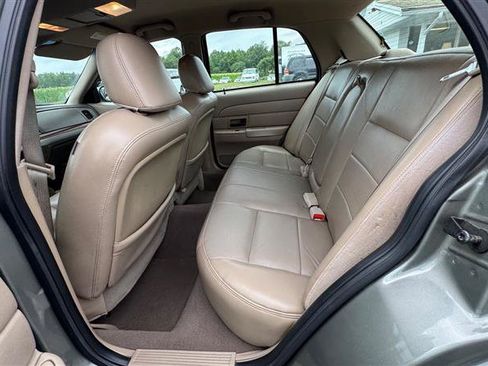 Used 2003 Ford Crown Victoria LX RWD image 33