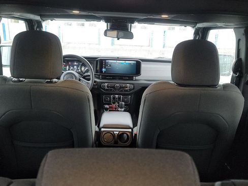 Used 2025 Jeep Wrangler Willys image 8