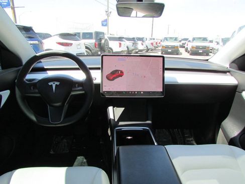 Used 2021 Tesla Model Y Long Range AWD/4WD image 19