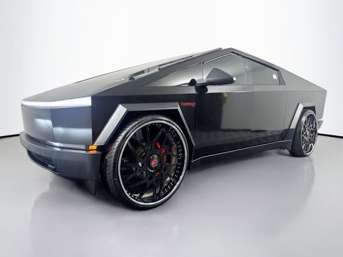 Used 2024 Tesla Cybertruck AWD Crew Cab image 38