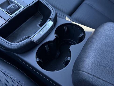 Used 2025 Porsche Macan image 23