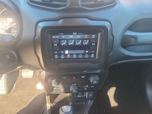 Used 2020 Jeep Renegade Latitude image 22