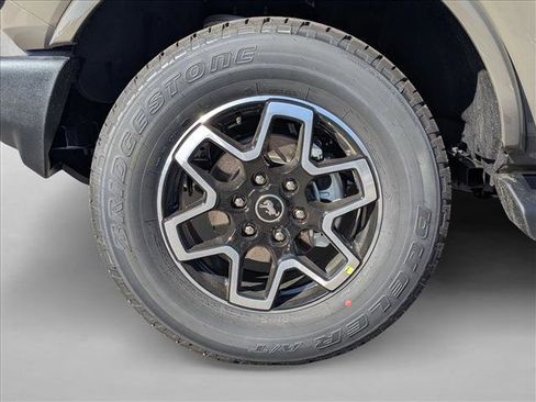 New 2025 Ford Bronco Outer Banks image 9