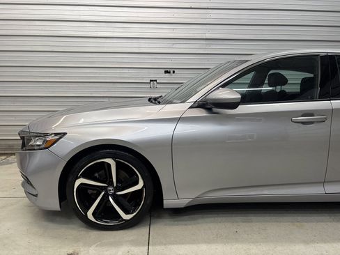 Used 2018 Honda Accord Sport image 3
