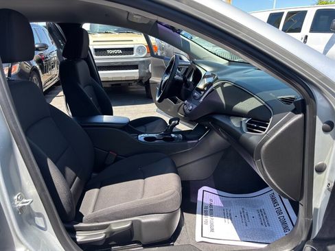 Used 2021 Chevrolet Malibu LS FWD image 12