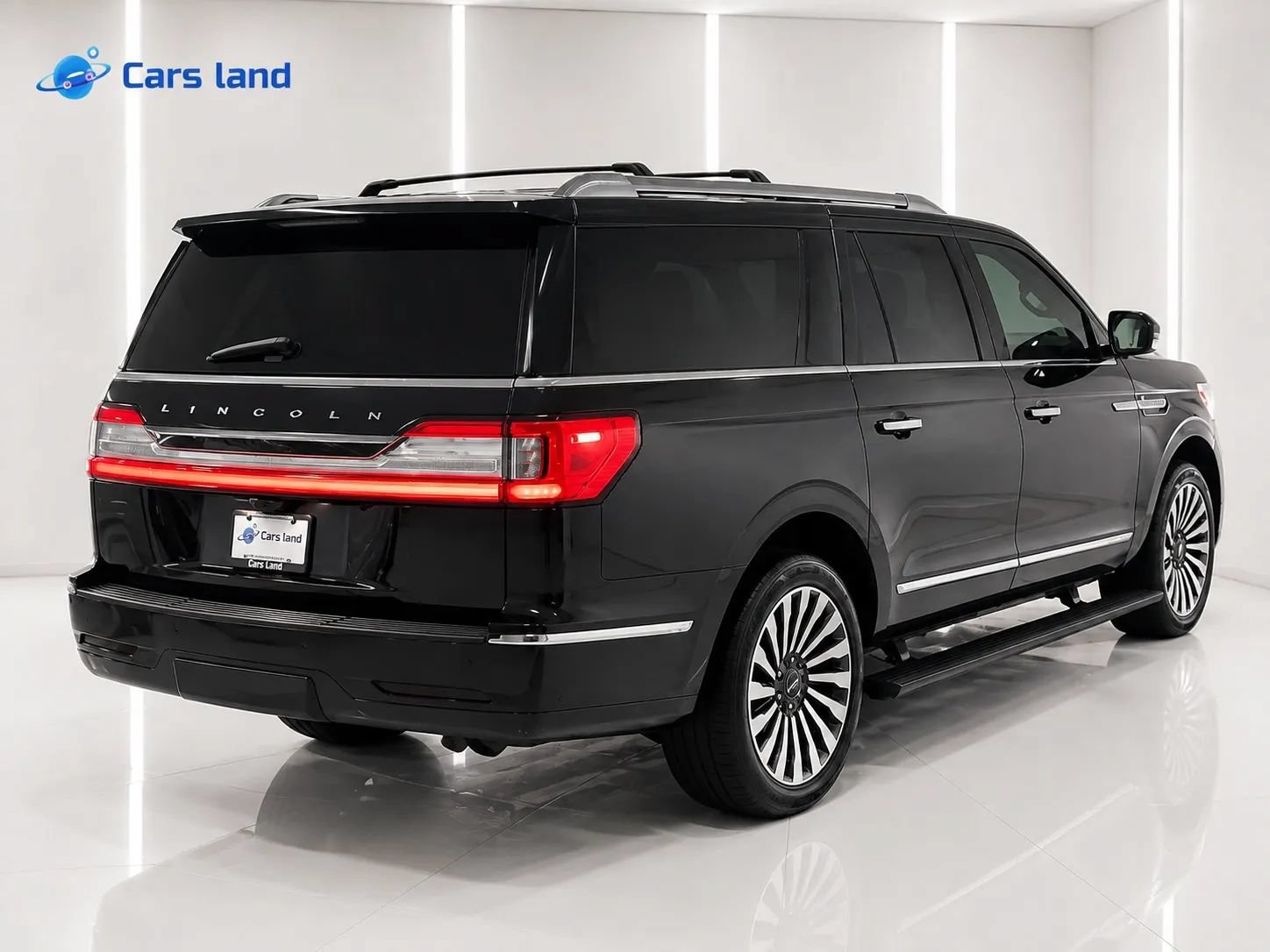 Used 2019 Lincoln Navigator L Reserve w/ Cargo Package AWD/4WD image 3