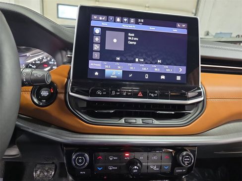 Used 2024 Jeep Compass Limited image 19