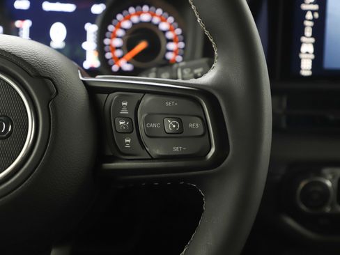 Used 2025 Jeep Wrangler Unlimited Rubicon image 26