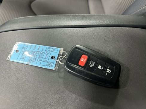 Used 2023 Toyota Highlander LE FWD image 25