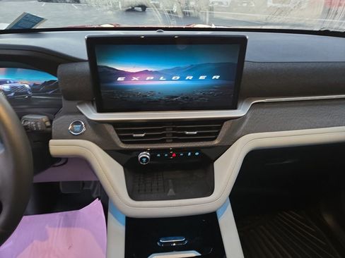 Used 2025 Ford Explorer Platinum w/ Ultimate Package image 14