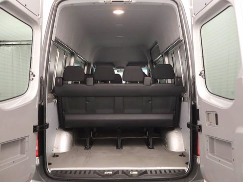 Used 2018 Mercedes-Benz Sprinter 2500 image 6