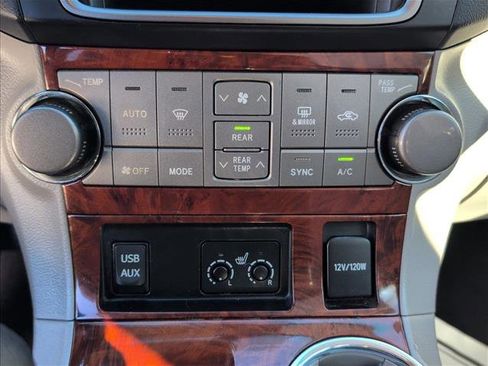 Used 2013 Toyota Highlander Limited image 18