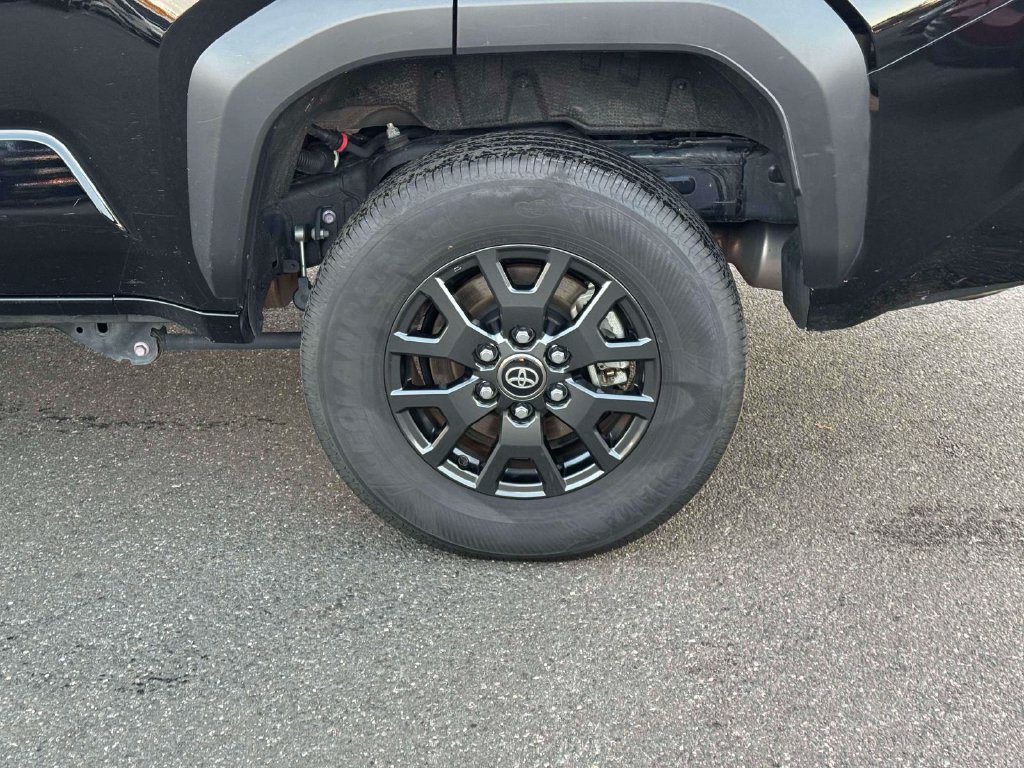 Used 2025 Toyota 4Runner SR5 AWD/4WD image 11