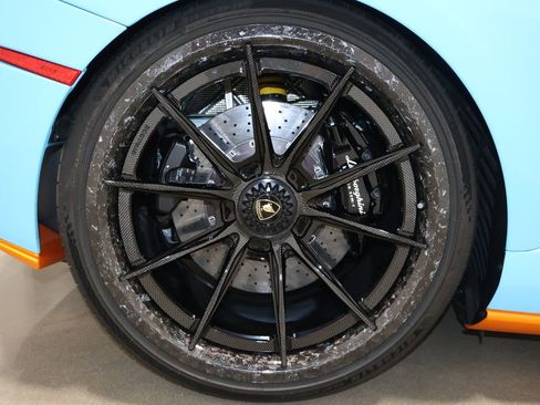 Used 2021 Lamborghini Huracan STO image 17