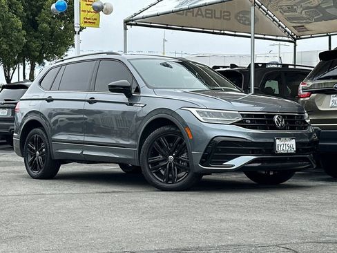 Used 2022 Volkswagen Tiguan SE R-Line FWD image 2